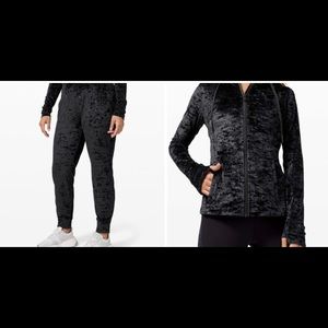 Excellent condition size 4 lululemon chushed velvet Top AND bottom.